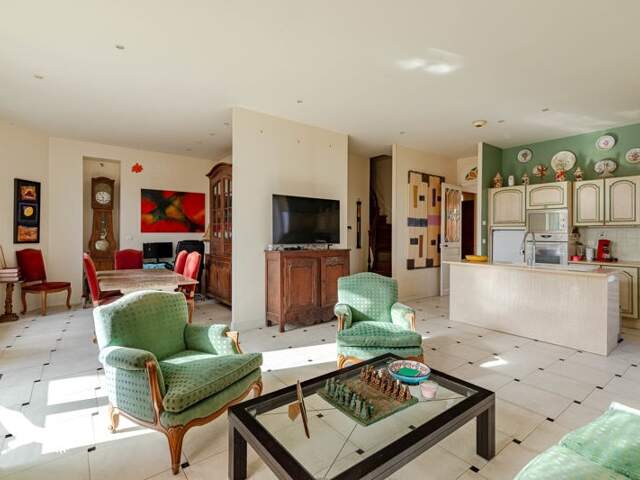 Maison en pierre de 5 pièces principales — photo du bien