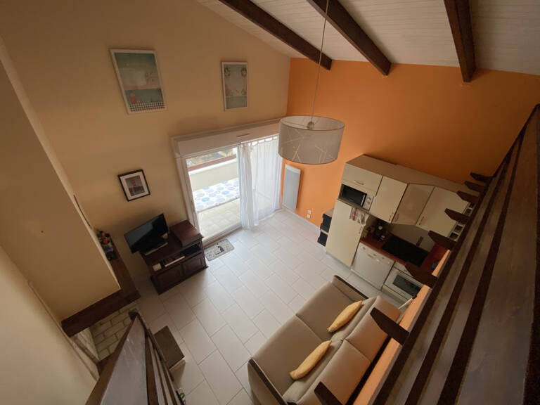Appartement type 2 mezzanine a 110 m de la plage — photo 1