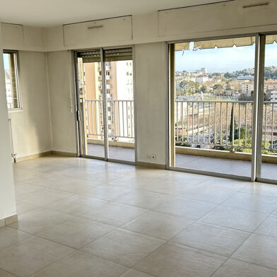 Appartement 6 pièces 1420 €