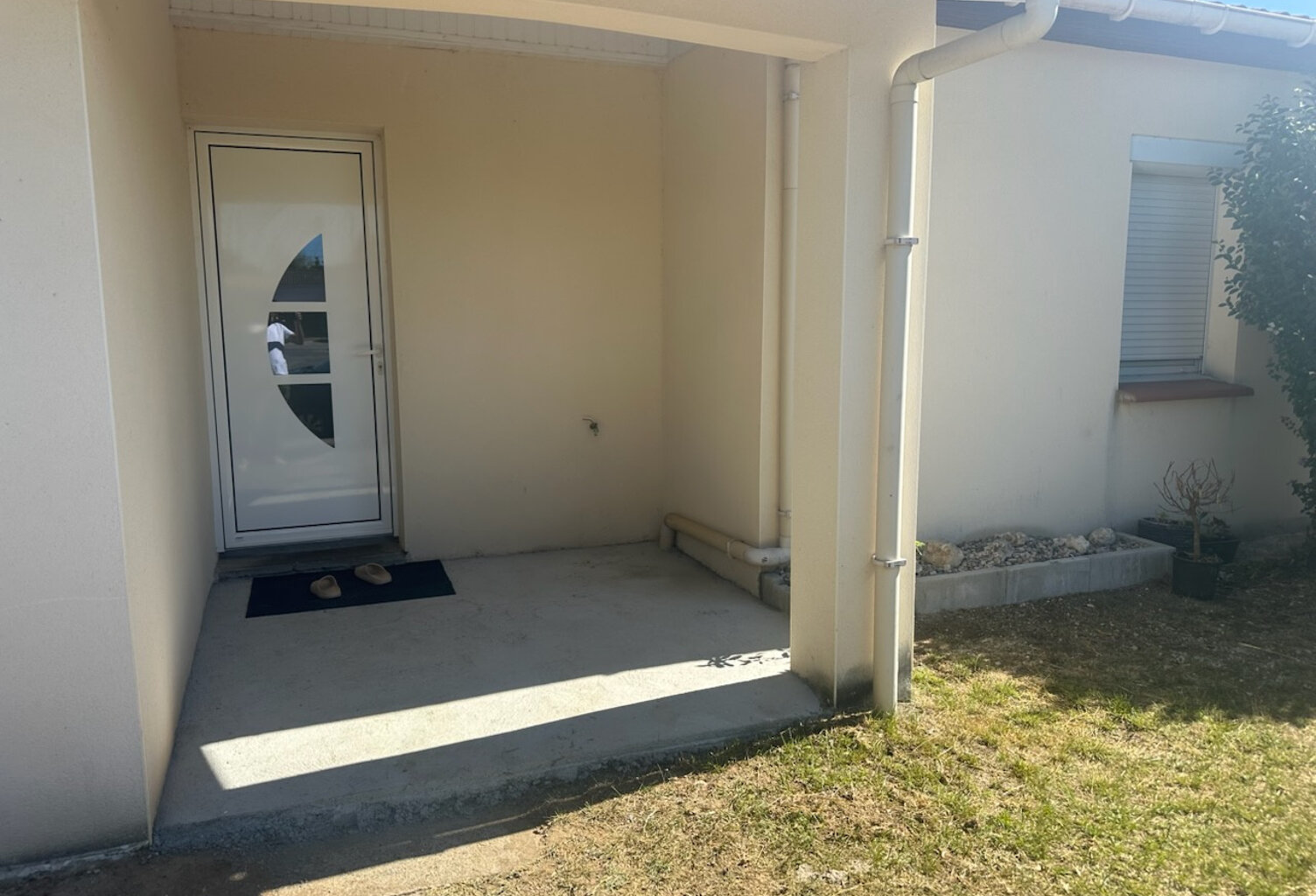 Venez découvrir cette charmante maison individuelle à deux pas des commerces  de plain pied — photo 1