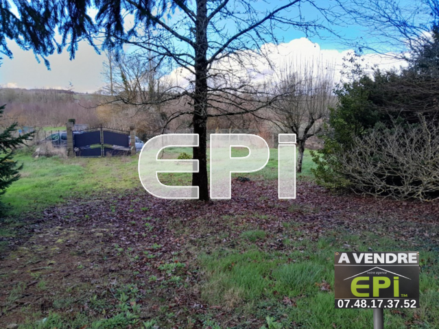 ref8304 Terrain de 997m2 centre de Saché non viabilisé clôtur — photo du bien