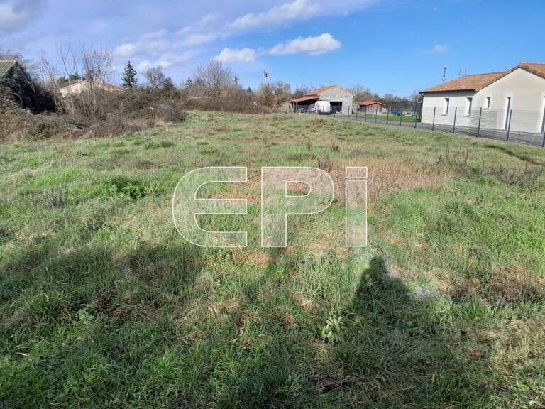 ref9118. Beau terrain constructible à Mirebeau de 1400 m2 parti — photo 1