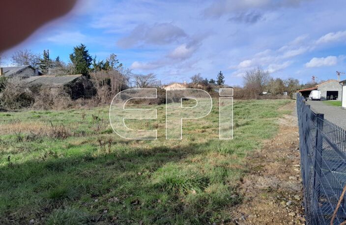 ref9118. Beau terrain constructible à Mirebeau de 1400 m2 parti — photo 2