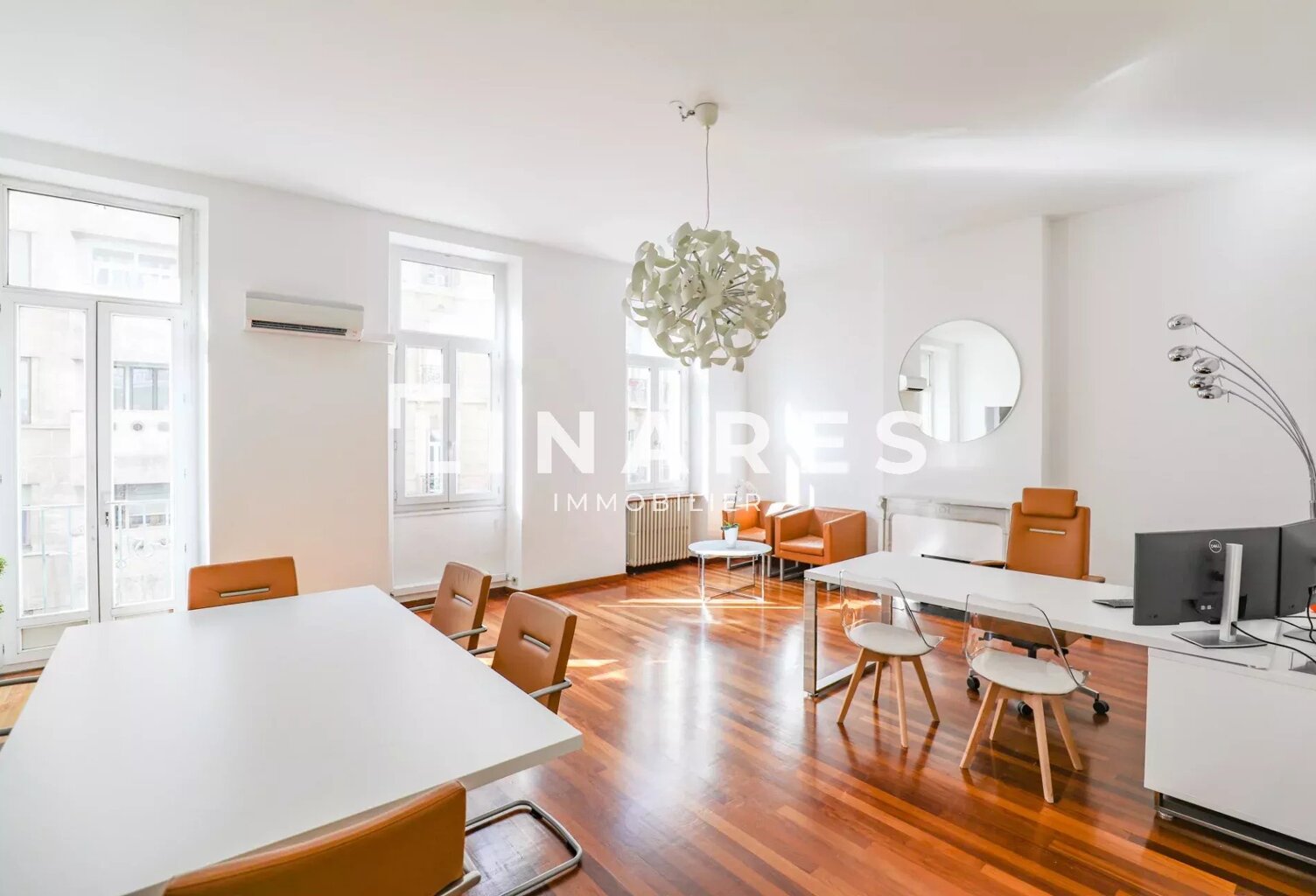BUREAUX DE  PRESTIGE  - Bureau 147 m2 - Balcon - Parking en sus — photo 1