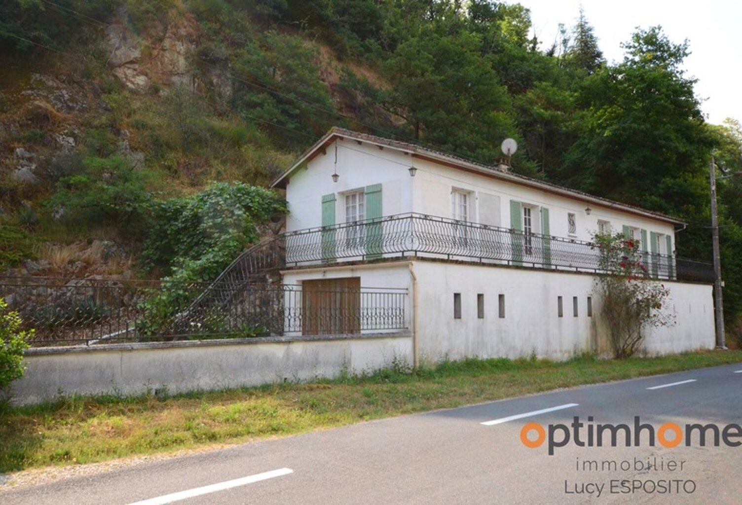 Belle maison Sous-Sol avec garages seulement 3 minutes de Confolens — photo 1