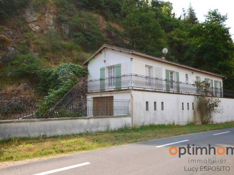 Belle maison Sous-Sol avec garages seulement 3 minutes de Confolens — photo 1