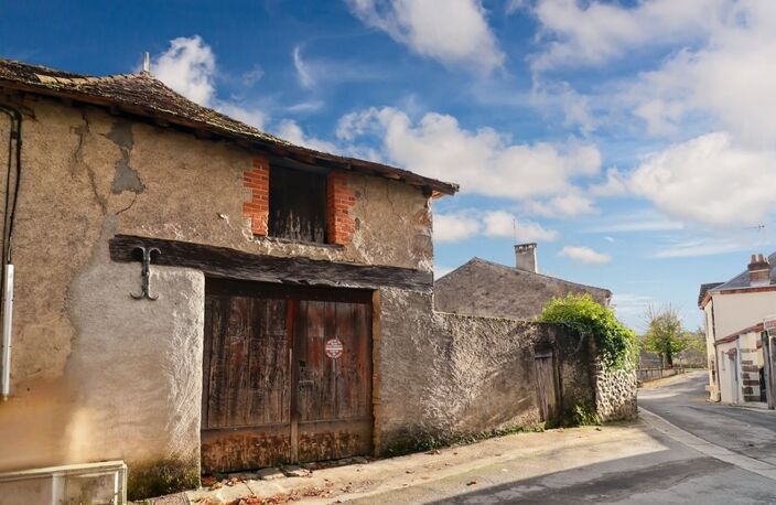 Grange de 110 m² environ sur 2 Niveaux sur parcelle de Terrain 280 m² - Centre Bourg Historique - MAGNAC LAVAL (87) — photo 3