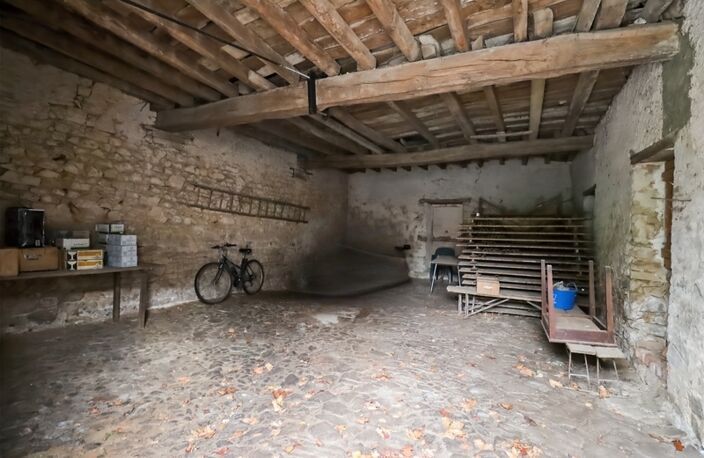 Grange de 110 m² environ sur 2 Niveaux sur parcelle de Terrain 280 m² - Centre Bourg Historique - MAGNAC LAVAL (87) — photo 4