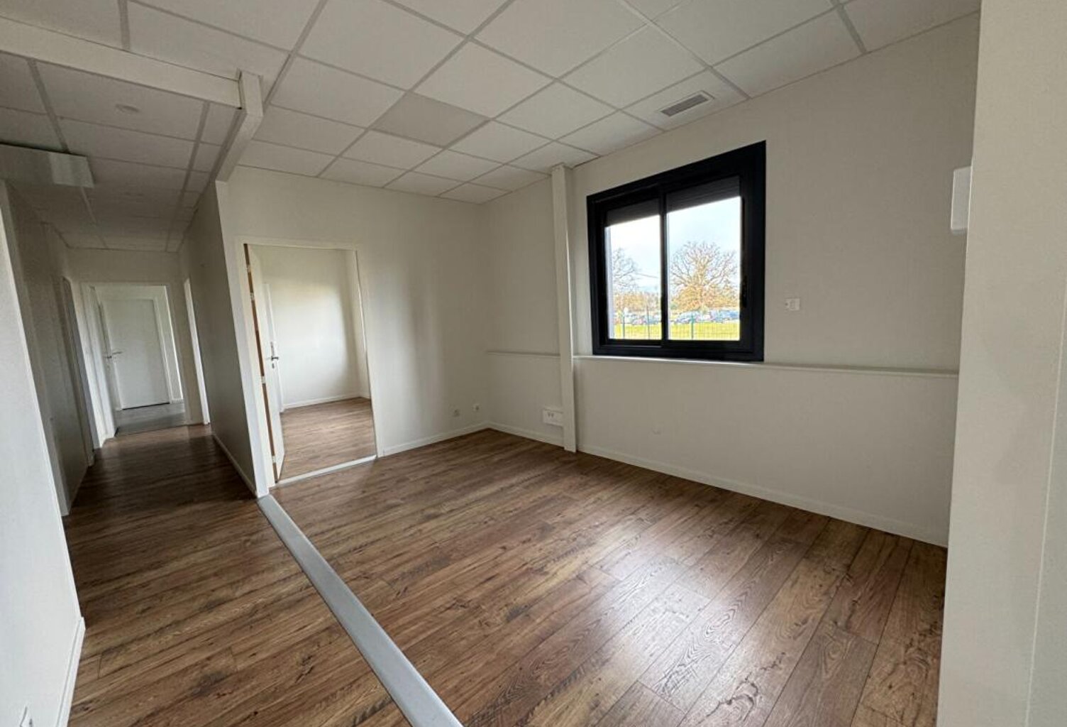 LOCAL COMMERCIAL — photo 1