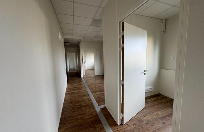 LOCAL COMMERCIAL — photo 2