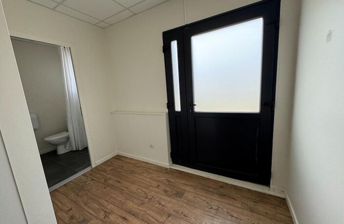 LOCAL COMMERCIAL — photo 4