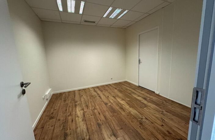 LOCAL COMMERCIAL — photo 5