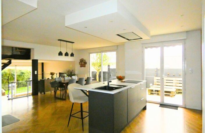 Maison rénovée de 118 m² située près des axes routiers principaux et 15 km de Laval — photo 2