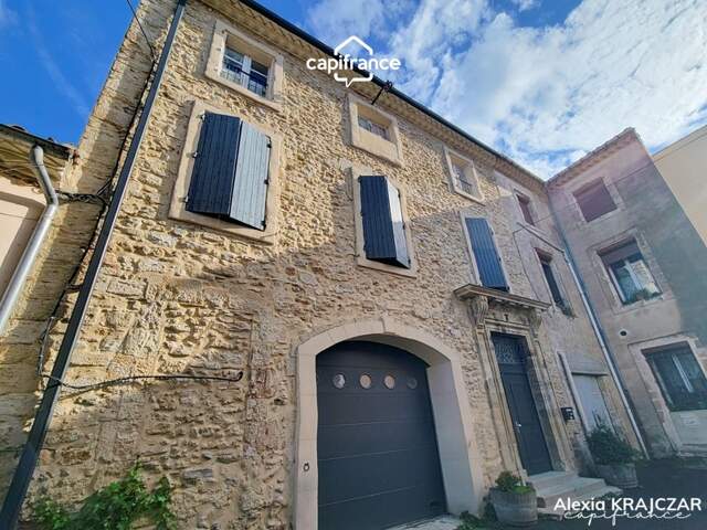A VENDRE - Maison vigneronne d'une surface plancher de 402m² - Rez-de-chaussée : grand garage + stockage + entrée - 1er étage : logement T4 + grande terrasse - 2nd étage : 113m² à réhabiliter - ROUJAN — photo du bien