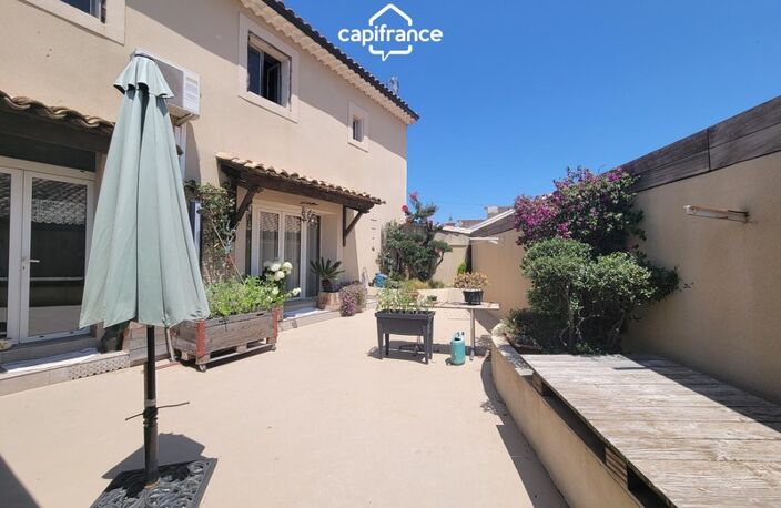 A VENDRE - Maison vigneronne d'une surface plancher de 402m² - Rez-de-chaussée : grand garage + stockage + entrée - 1er étage : logement T4 + grande terrasse - 2nd étage : 113m² à réhabiliter - ROUJAN — photo 5