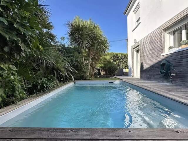 Maison à vendre 7 pièces LA ROCHELLE (17) — photo du bien