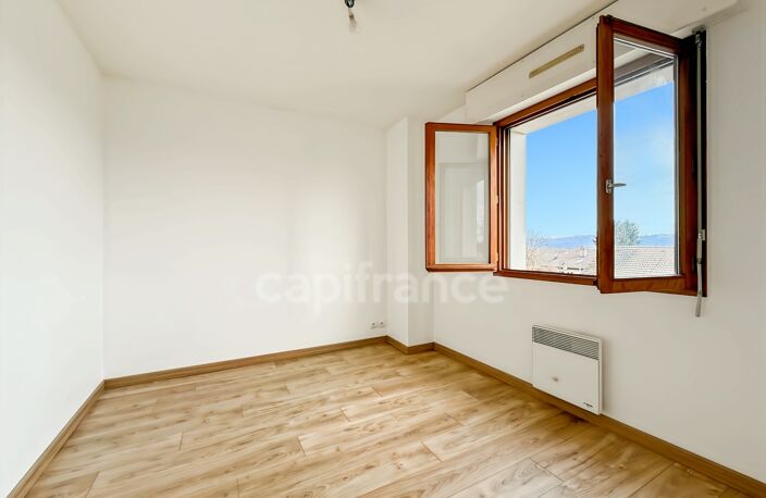 Appartement à vendre 4 pièces GRILLY (01) - Duplex T4 - 75m2 avec parking privatif — photo 4