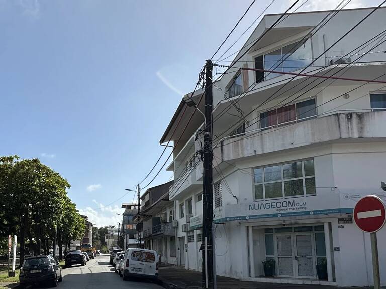 ENSEMBLE IMMOBILIER EN PLEIN CENTRE-VILLE DE CAYENNE — photo 1