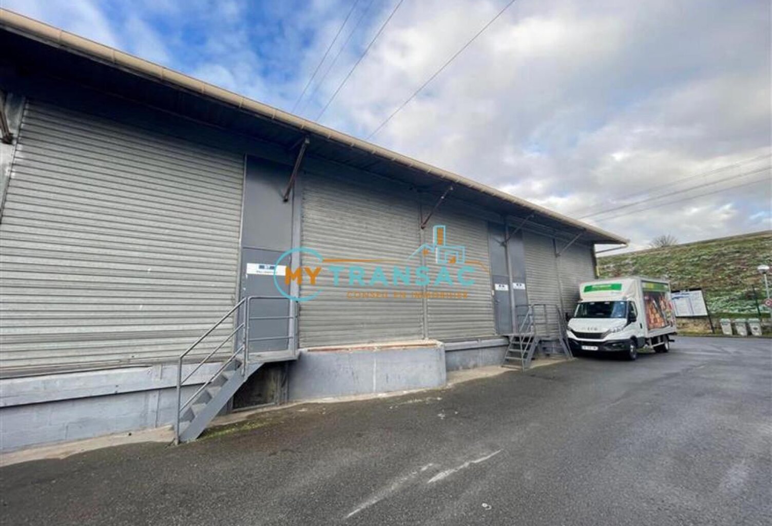 A LOUER Locaux d'activités plusieurs surfaces disponibles ZA DES FLANDRES - VILLENEUVE ST GEORGES — photo 1