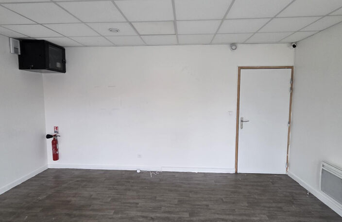 LOCAL D'ACTIVITE A LOUER ANGERS EST — photo 2