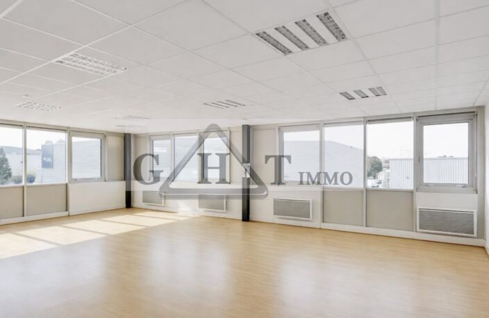 Entrepôt & bureaux 410 m² — photo 3