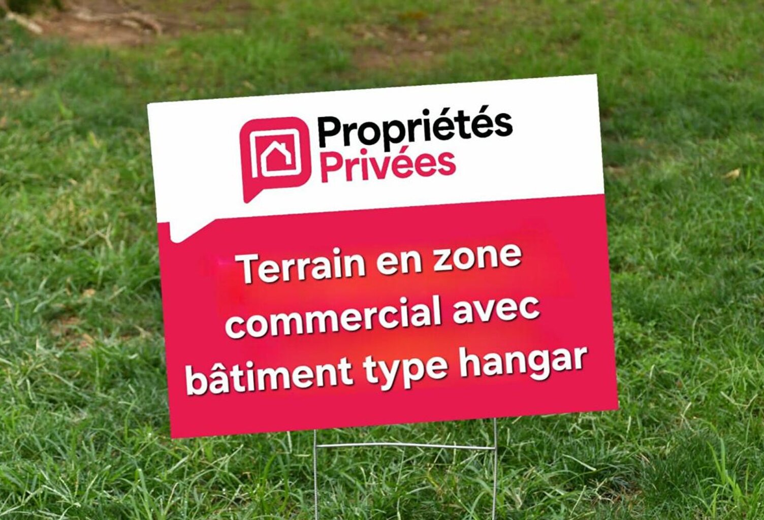 Opportunité unique à Blaye - Terrain en zone commercial avec bâtiment type hangar de 600 m² — photo 1