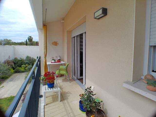 Pezenas appartement 2 pièces  loué meublé  avec balcon et parking — photo du bien
