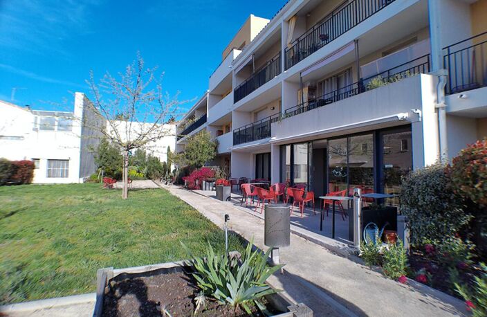 Pezenas appartement 2 pièces  loué meublé  avec balcon et parking — photo 4
