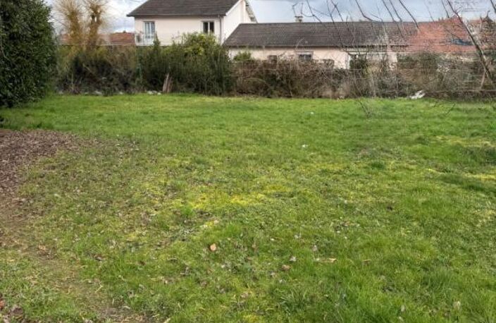terrain à construire tout clôturé de 740 m² — photo 5