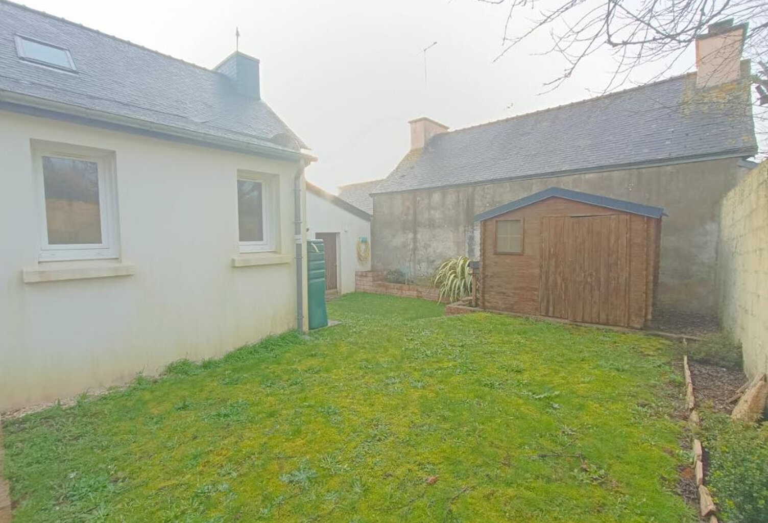 29520 Châteauneuf du Faou maison de bourg habitable de suite, jolie jardin clos sans vis à vis — photo 1