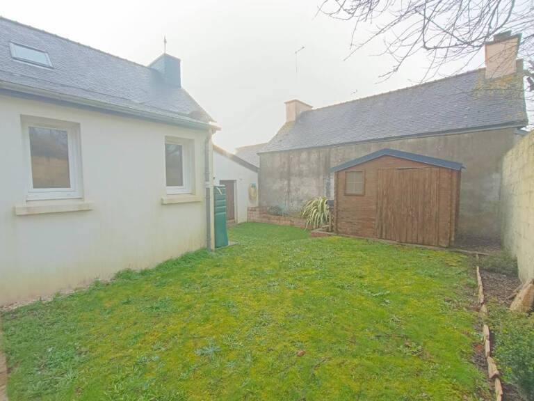 29520 Châteauneuf du Faou maison de bourg habitable de suite, jolie jardin clos sans vis à vis — photo 1