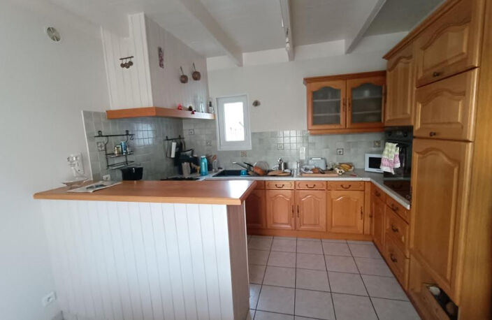 29520 Châteauneuf du Faou maison de bourg habitable de suite, jolie jardin clos sans vis à vis — photo 5