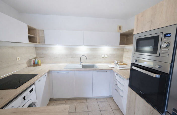 T3 71,57 m2   Coeur de ville | Terrasse & Stationnement privé — photo 3