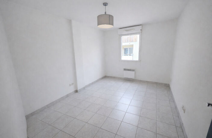 T3 71,57 m2   Coeur de ville | Terrasse & Stationnement privé — photo 4