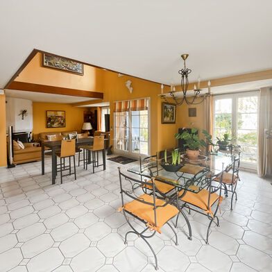 Maison 7 pièces 749000 €