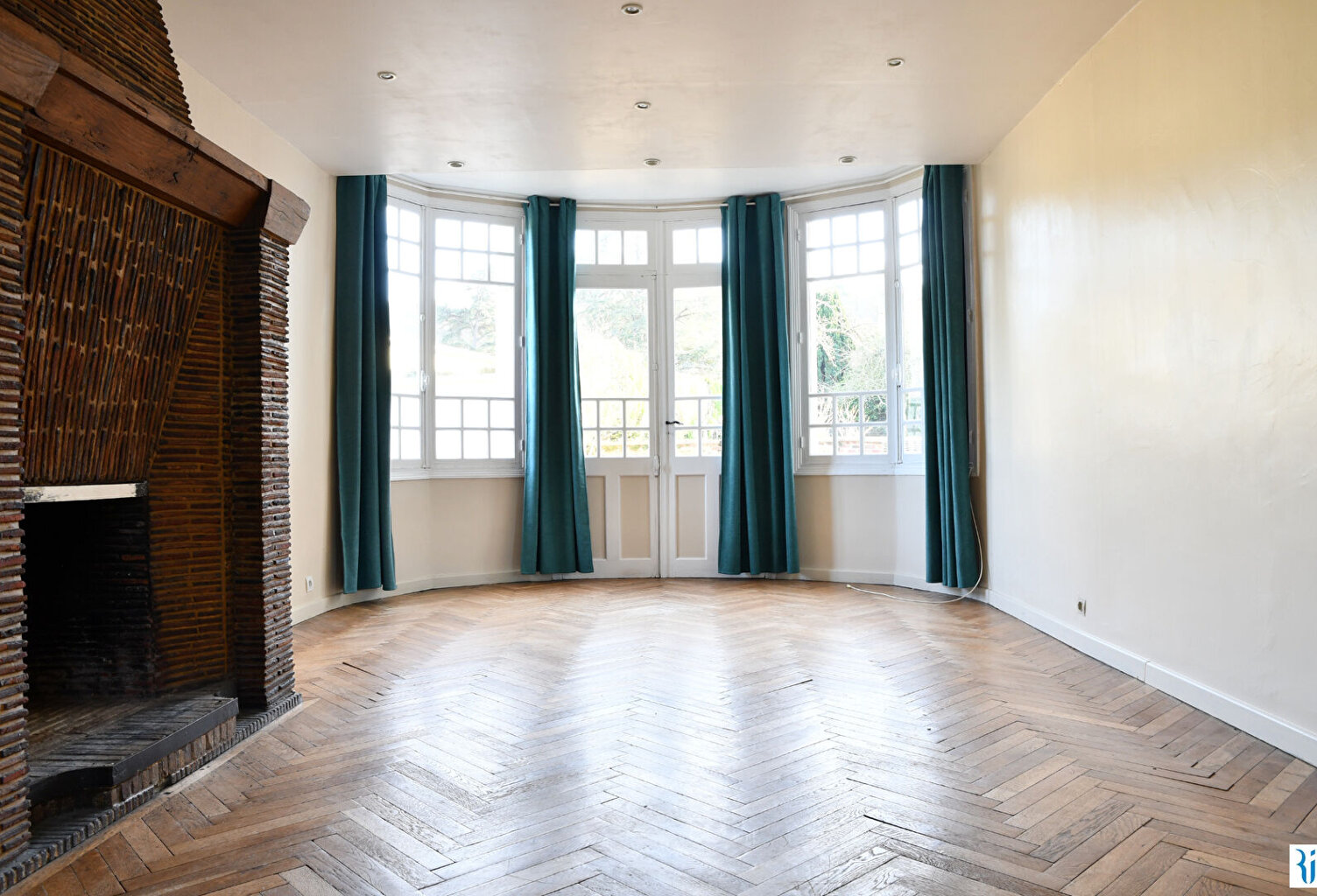 Propriété de charme à Charleval 9 pièce(s) 187 m2 avec garage — photo 1