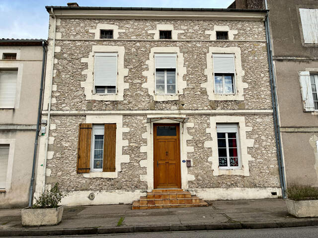 Maison de ville en pierre — photo du bien