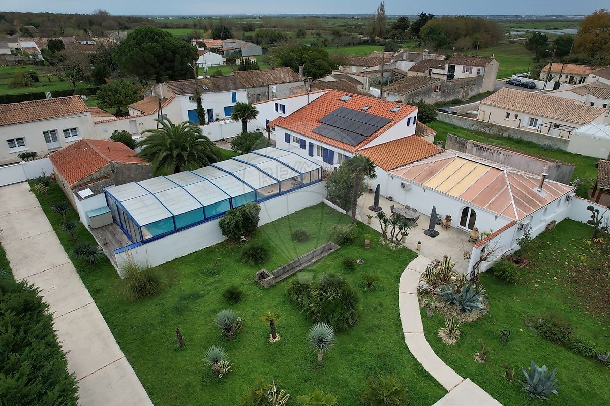 Villa / Maison  T6 à vendre Marennes 17320