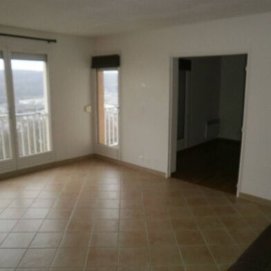 Appartement 3 pièces 700 €