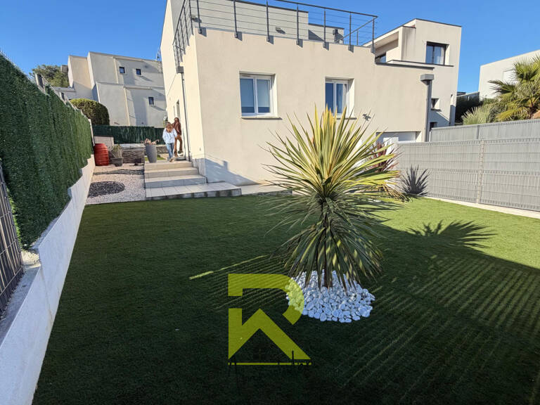 Villa contemporaine avec piscine   Quartier prisé au pied du — photo 1