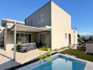 Villa contemporaine avec piscine   Quartier prisé au pied du — photo 2