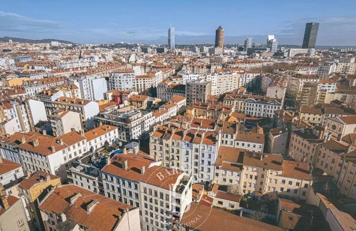 Lyon 7ème - Rue Montesquieu - Appartement de 66,62  m², 2 chambres, Loggia, Cave — photo 2