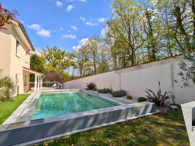 VERNAISON - Villa de 190 m2 avec 5 chambres, piscine et calm — photo du bien