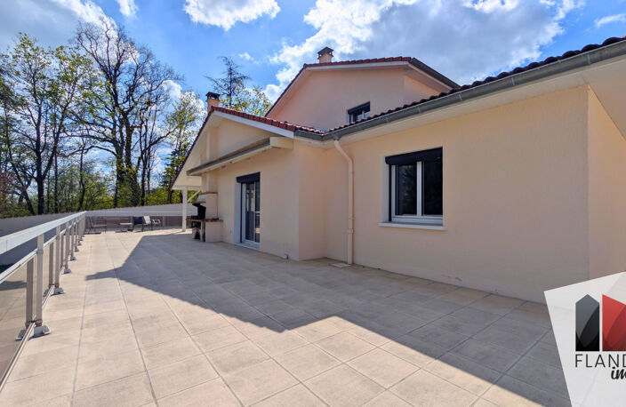 VERNAISON - Villa de 190 m2 avec 5 chambres, piscine et calm — photo 4