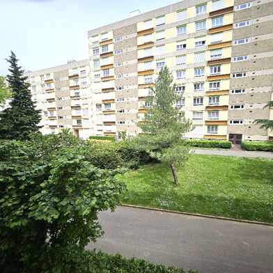 Appartement 3 pièces 810 €