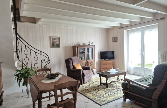 Charmante maison en plein coeur d'Aigre   Idéalement située ! — photo 2