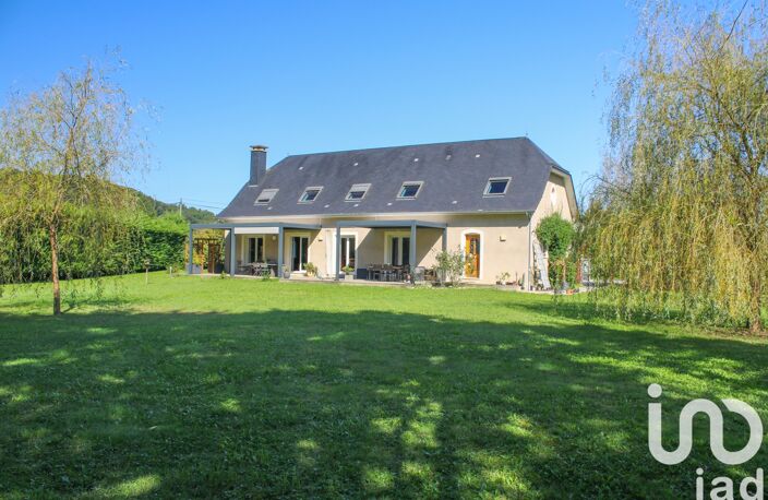 Vente Maison/villa 8 pièces — photo 2
