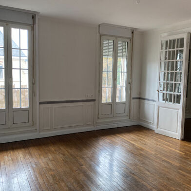 Appartement 4 pièces 733 €
