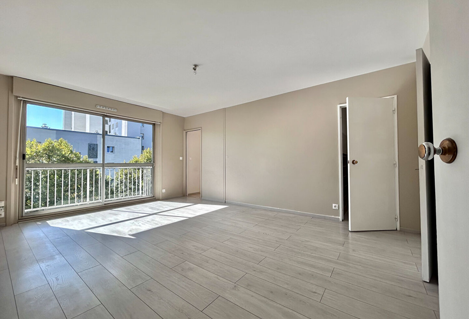 APPARTEMENT 2 PIECES VENDU LOUÉ ROND-POINT DE PARIS — photo 1