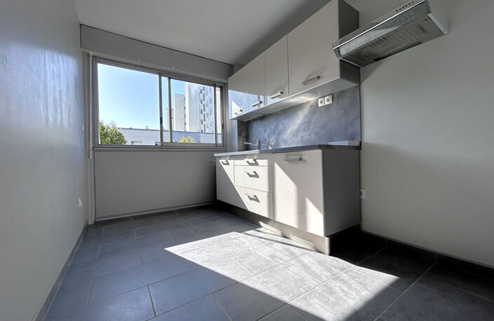 APPARTEMENT 2 PIECES VENDU LOUÉ ROND-POINT DE PARIS — photo 3